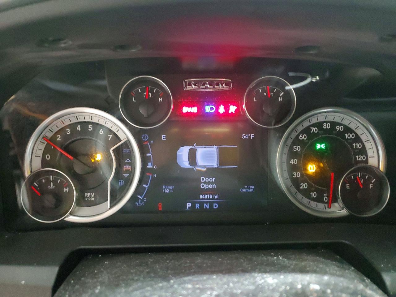 2015 RAM 1500 SLT photo 9