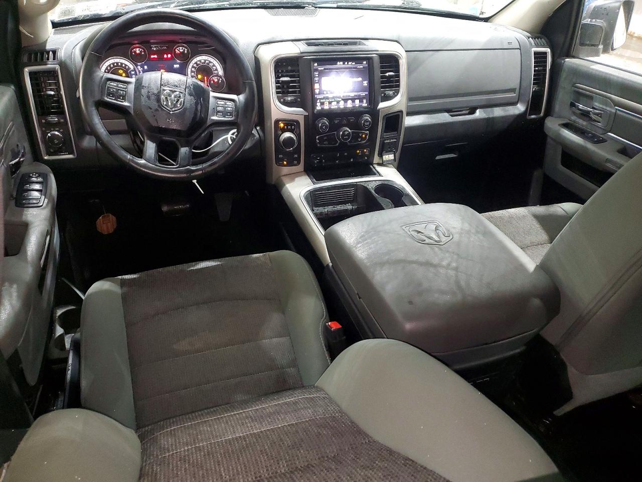 2015 RAM 1500 SLT photo 8