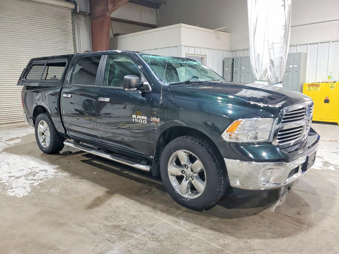 2015 RAM 1500 SLT photo 4