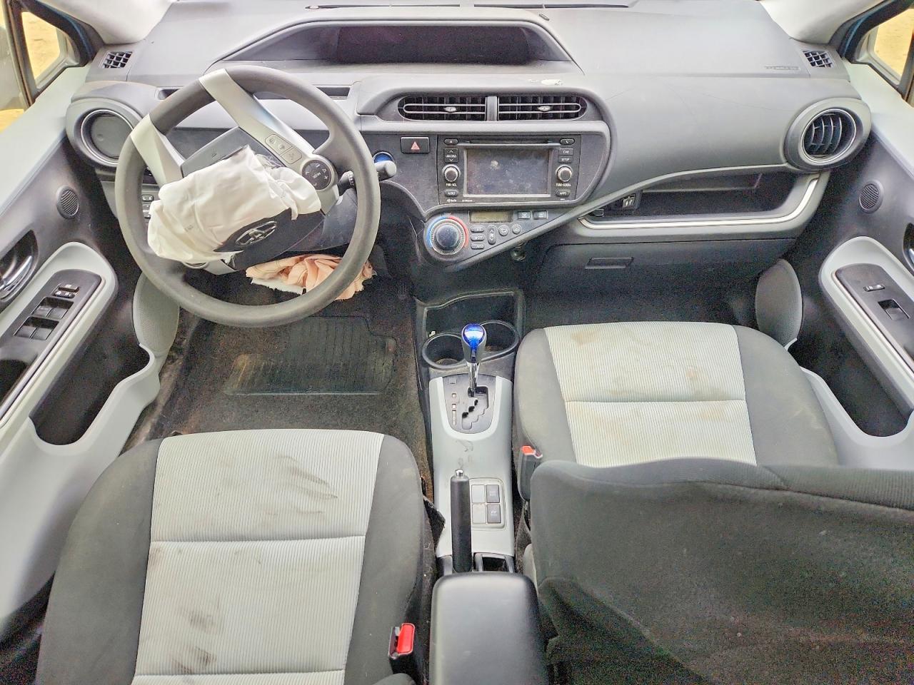 2014 TOYOTA PRIUS C photo 8