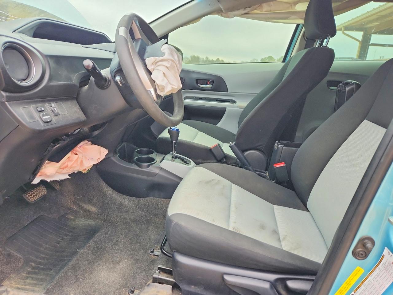 2014 TOYOTA PRIUS C photo 7