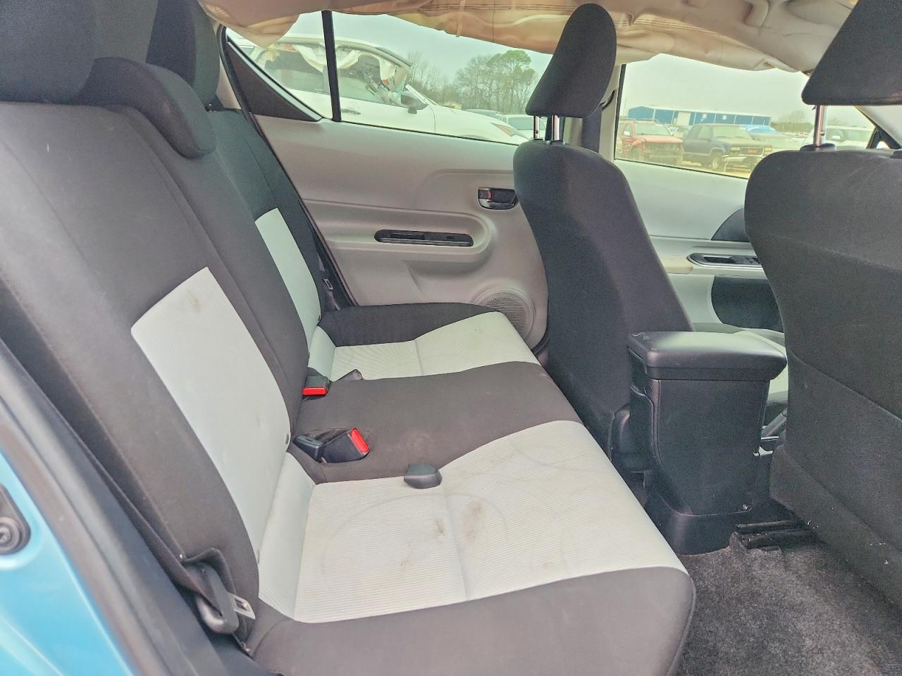 2014 TOYOTA PRIUS C photo 10