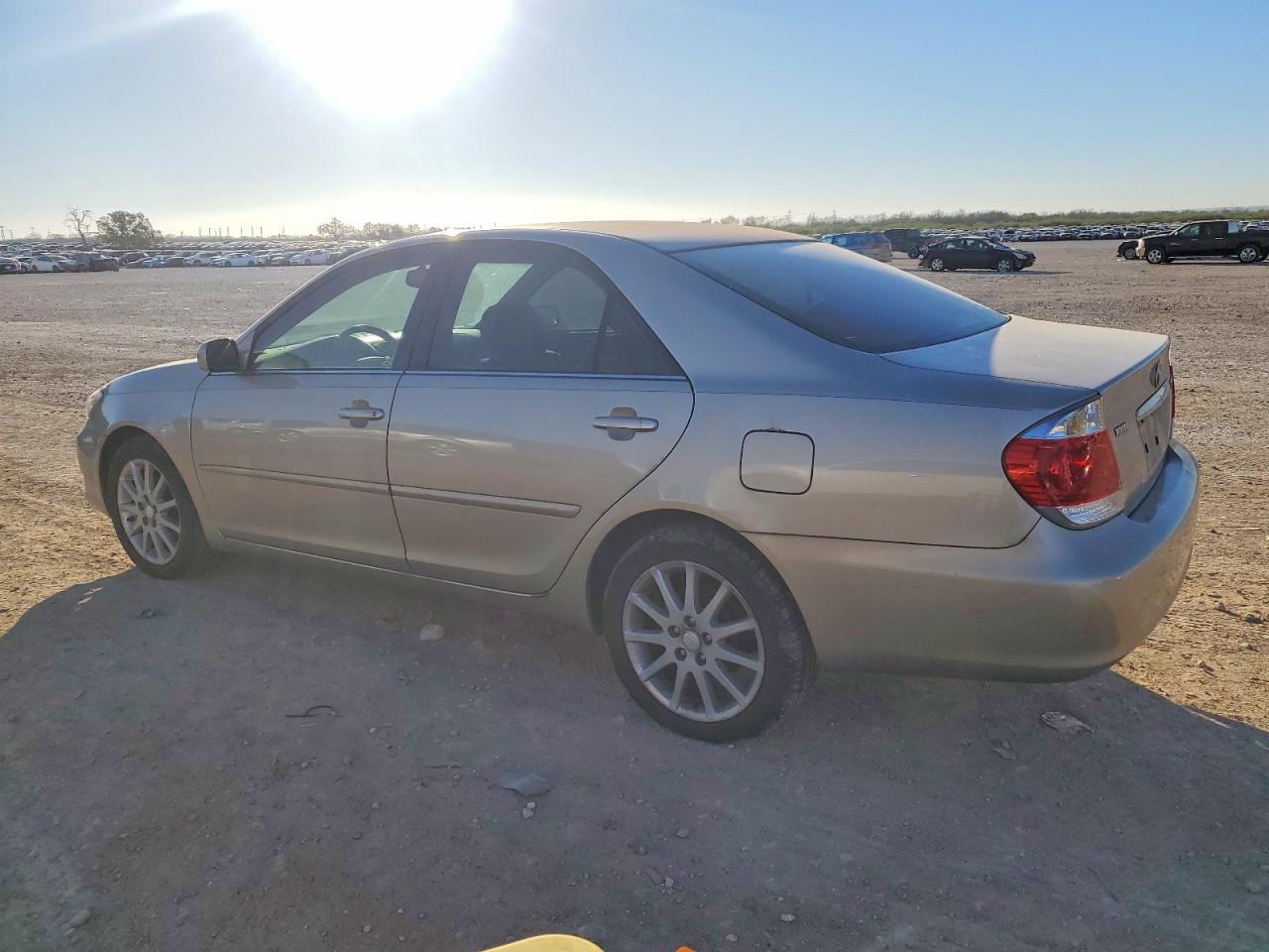 2005 TOYOTA CAMRY LE photo 2
