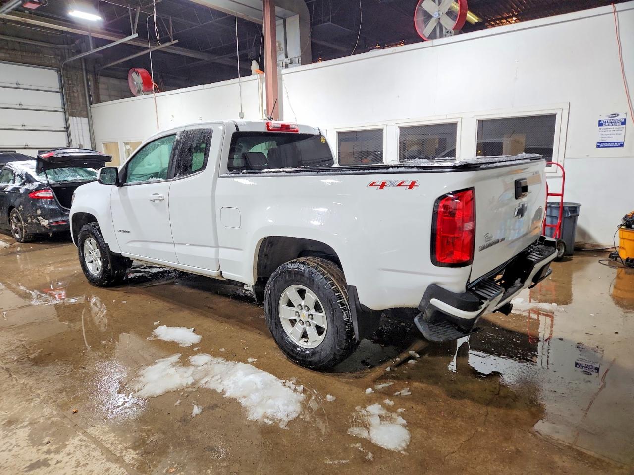 2019 CHEVROLET COLORADO photo 2