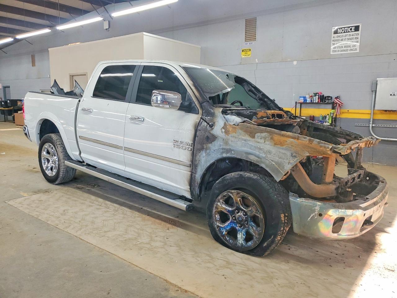 2016 RAM 1500 LARAMIE photo 4