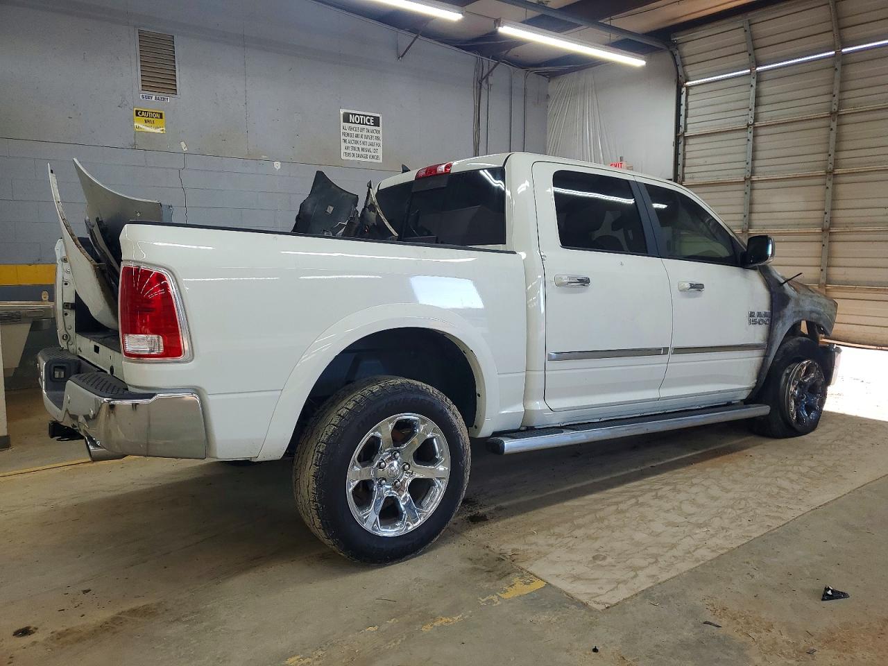 2016 RAM 1500 LARAMIE photo 3