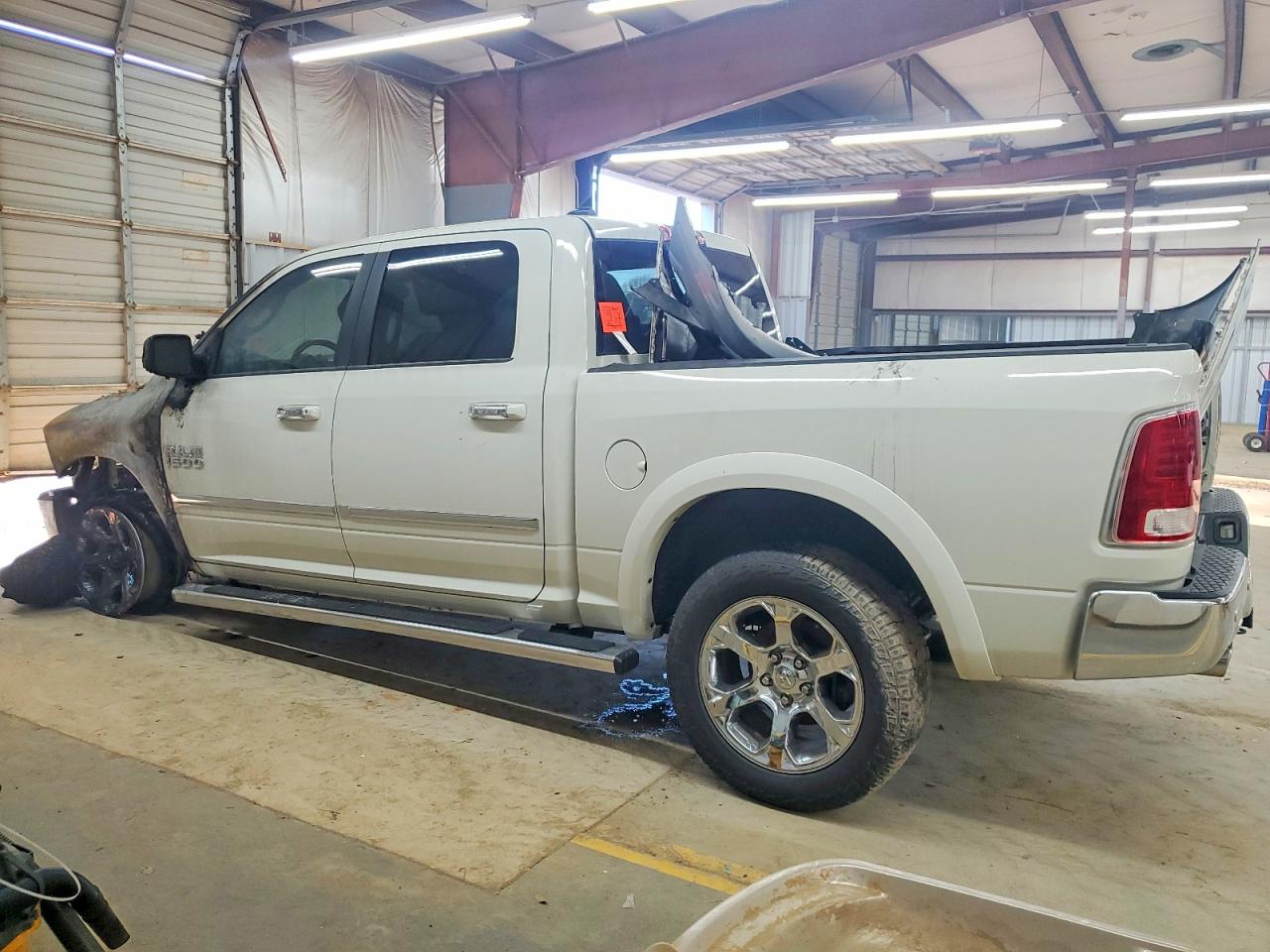 2016 RAM 1500 LARAMIE photo 2