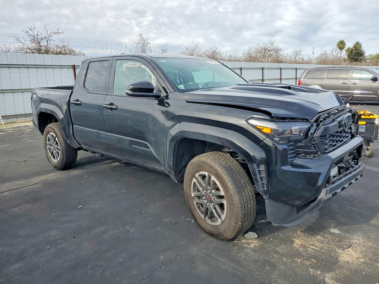 2025 TOYOTA TACOMA DOUBLE CAB photo 4
