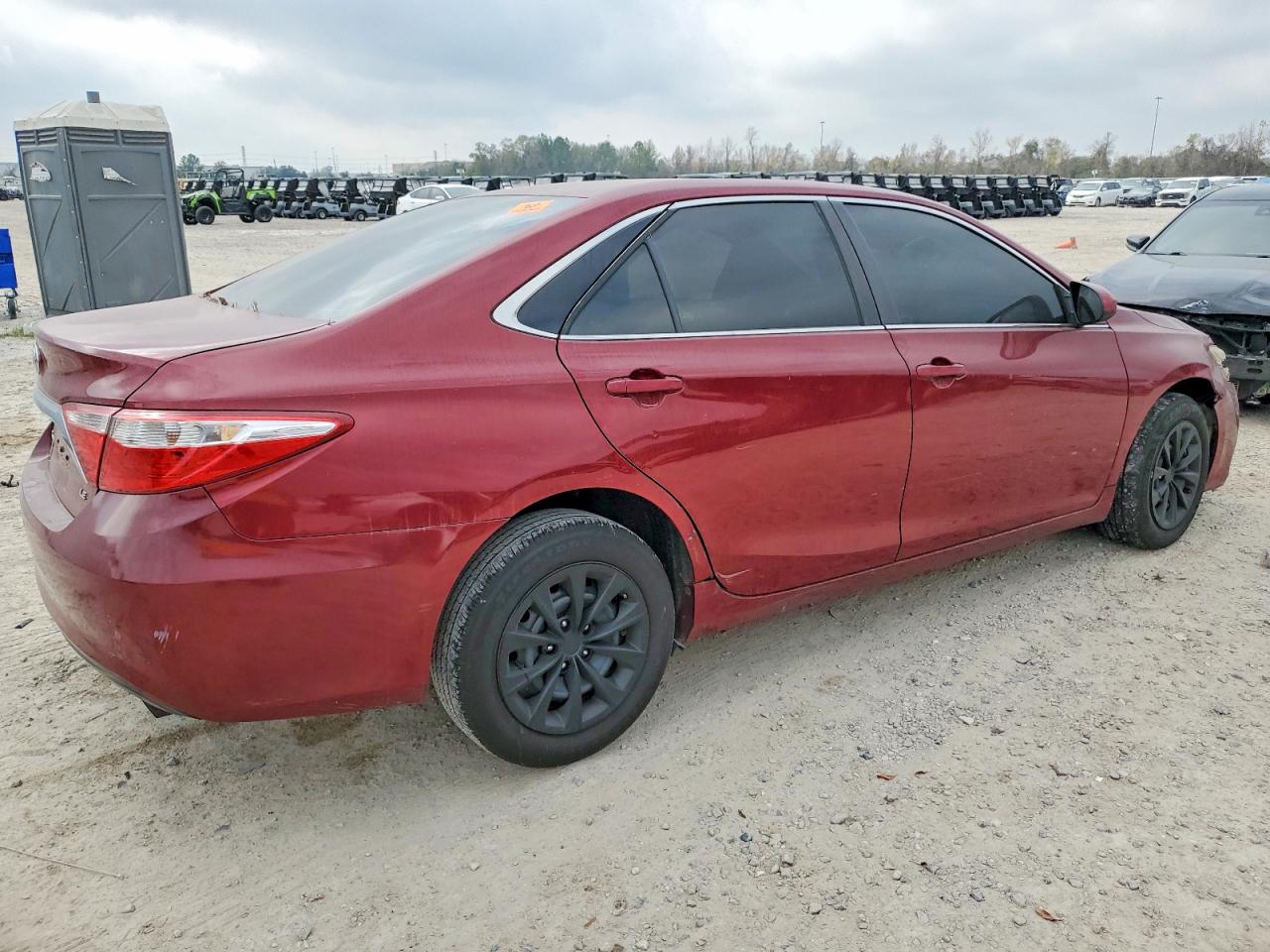 2017 TOYOTA CAMRY LE photo 5