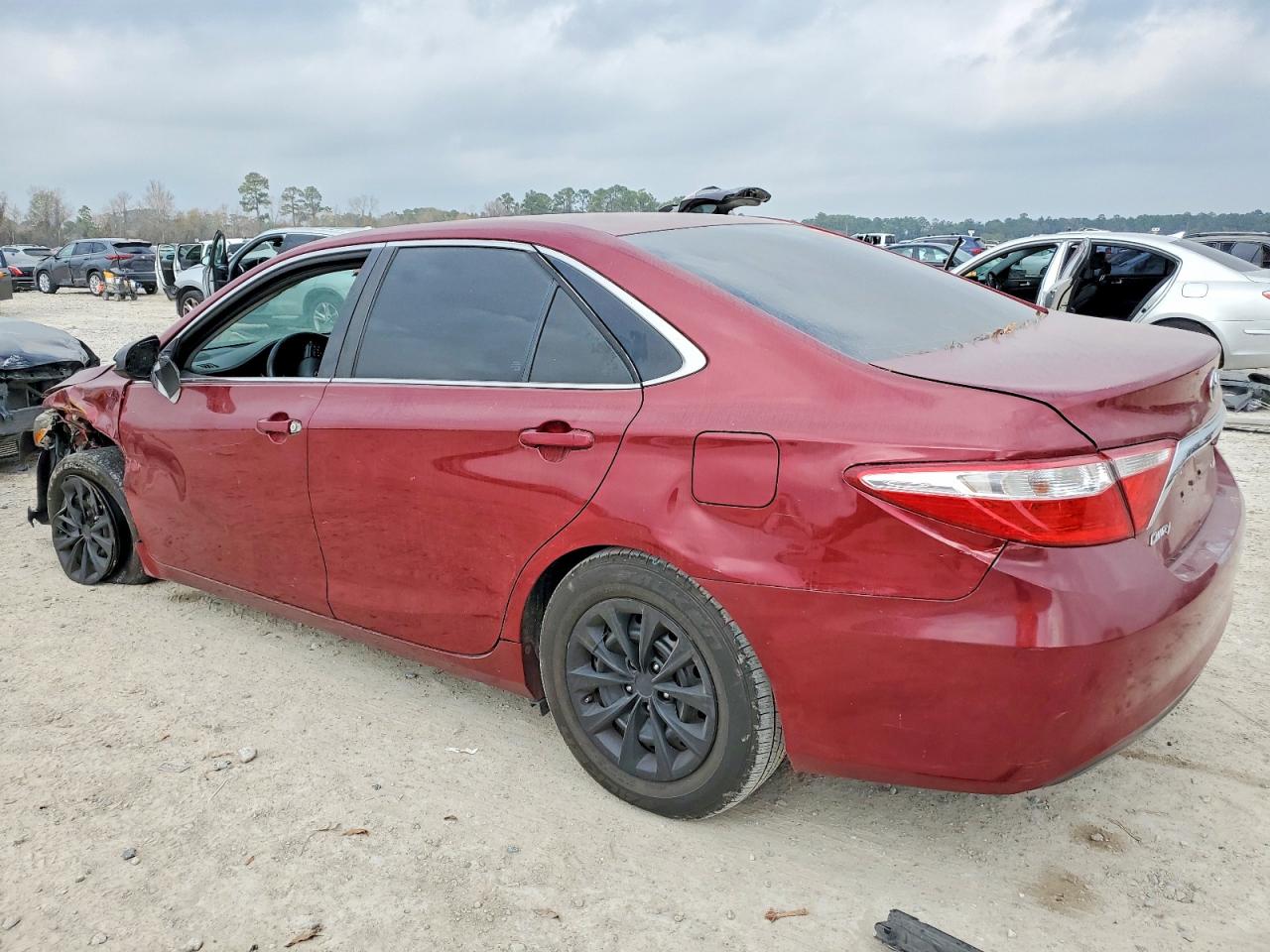 2017 TOYOTA CAMRY LE photo 3