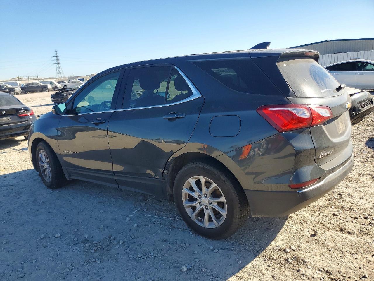 2018 CHEVROLET EQUINOX LT photo 2