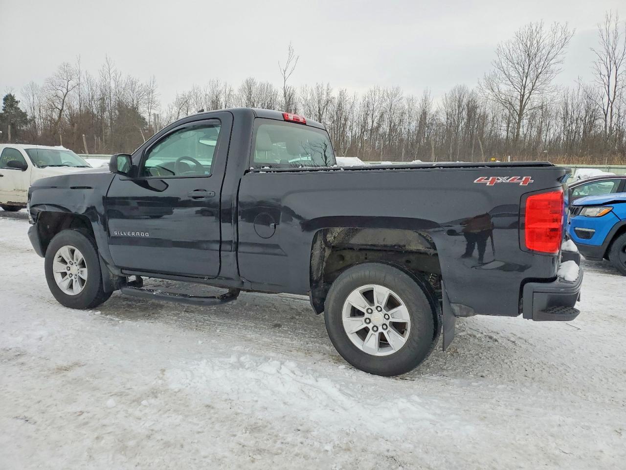 2017 CHEVROLET SILVERADO K1500 photo 2