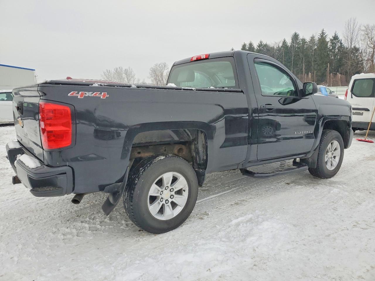 2017 CHEVROLET SILVERADO K1500 photo 3