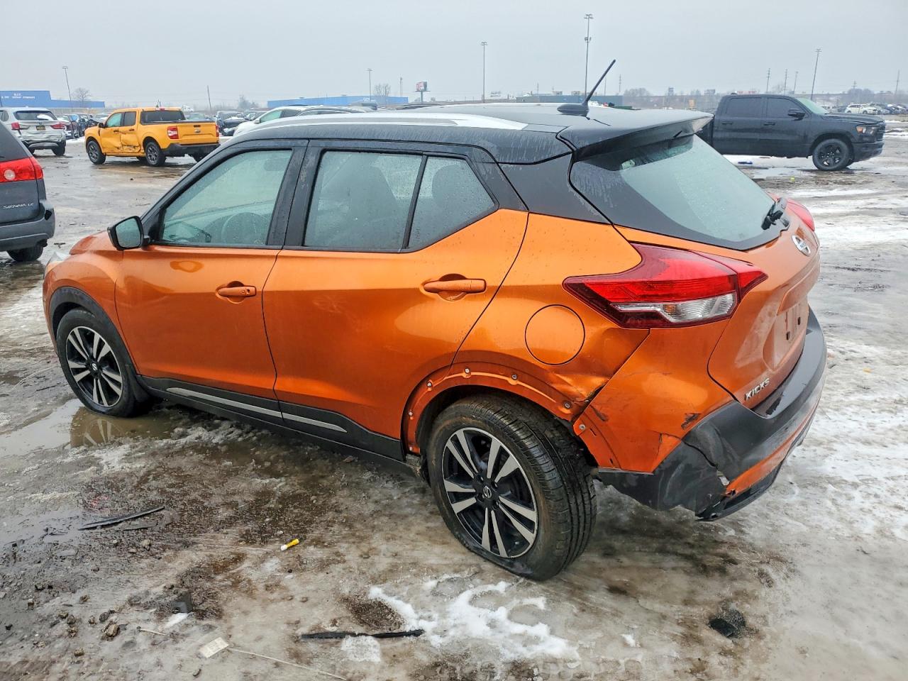 2018 NISSAN KICKS S photo 2