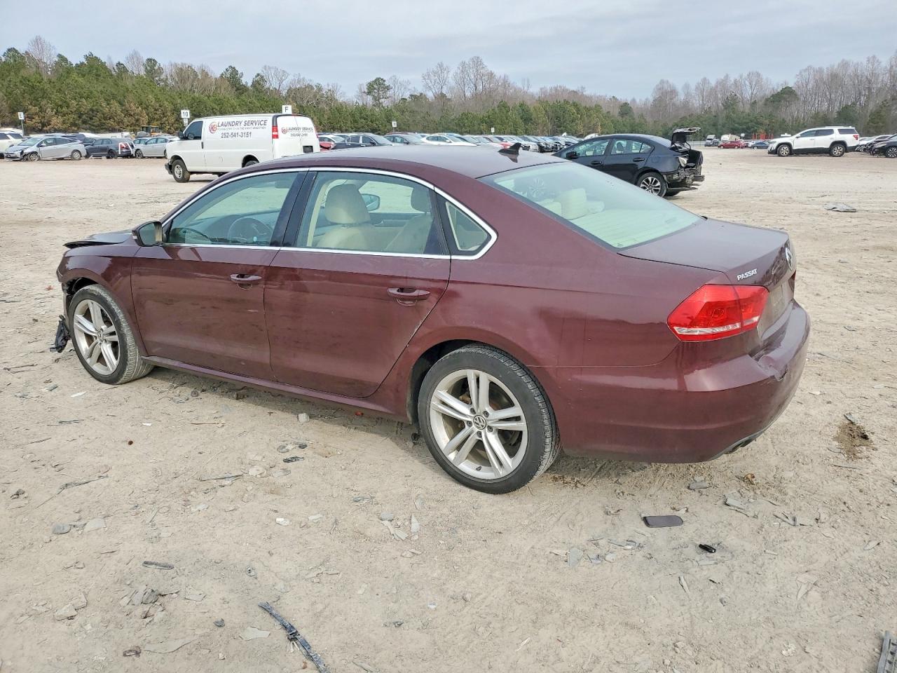 2014 VOLKSWAGEN PASSAT SE photo 2