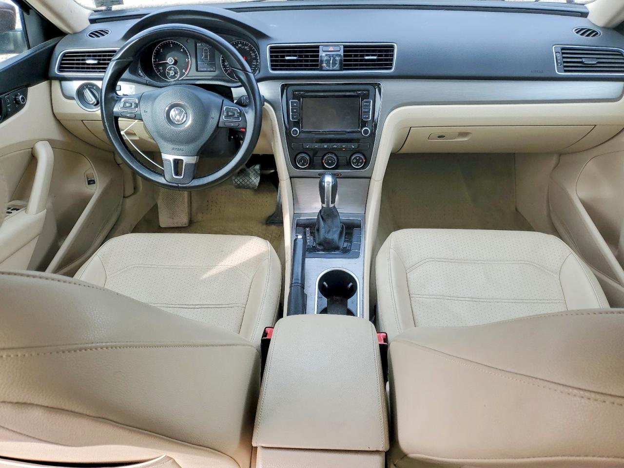 2014 VOLKSWAGEN PASSAT SE photo 8