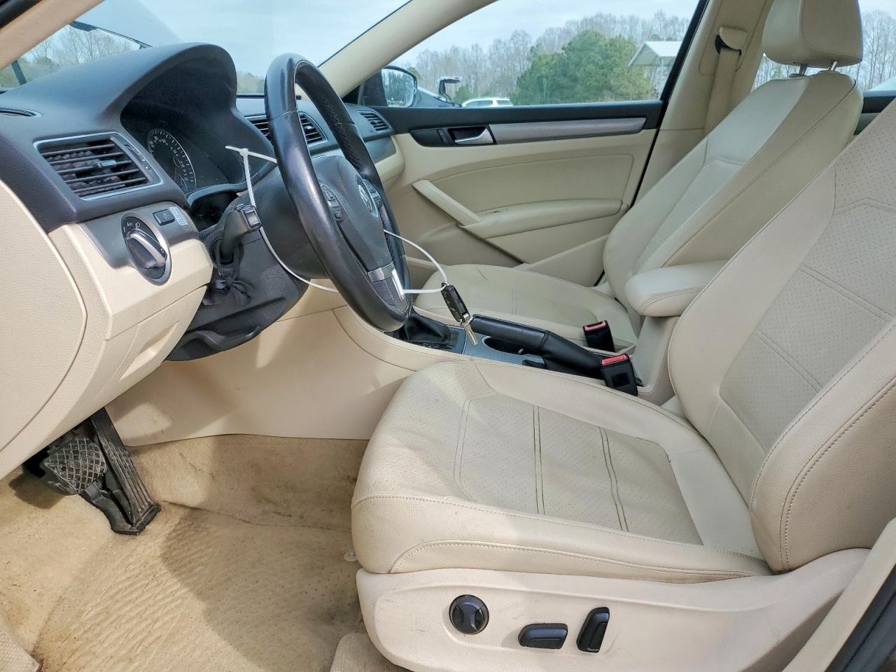 2014 VOLKSWAGEN PASSAT SE photo 7