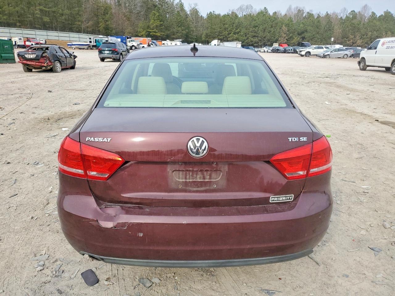2014 VOLKSWAGEN PASSAT SE photo 6