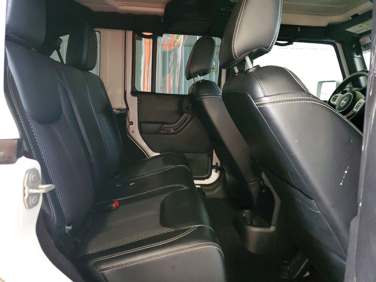 2015 JEEP WRANGLER UNLIMITED SAHARA photo 11