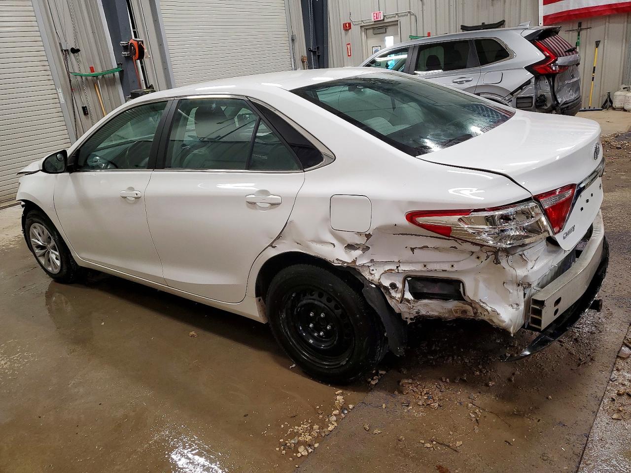 2017 TOYOTA CAMRY LE photo 2