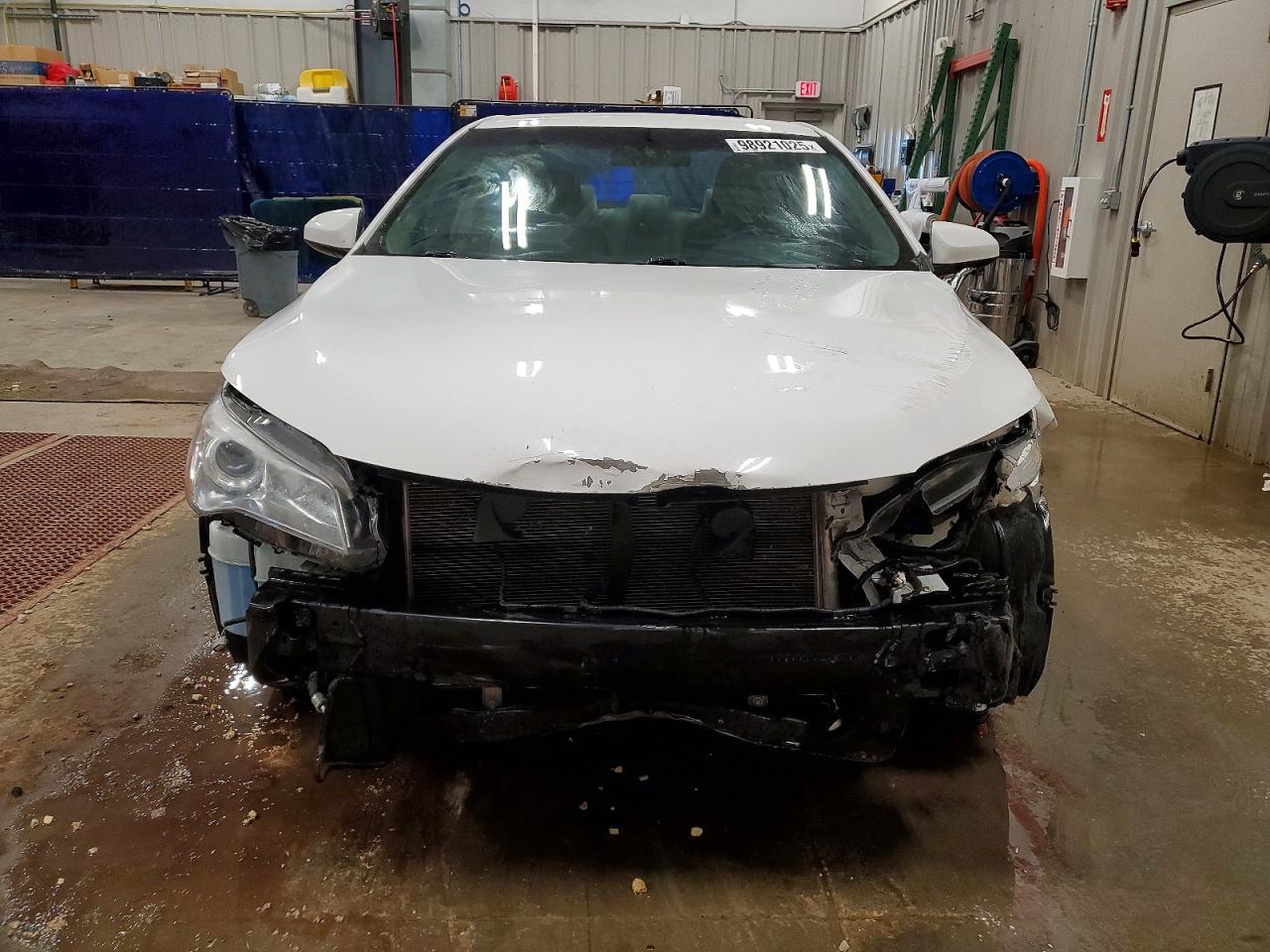 2017 TOYOTA CAMRY LE photo 5