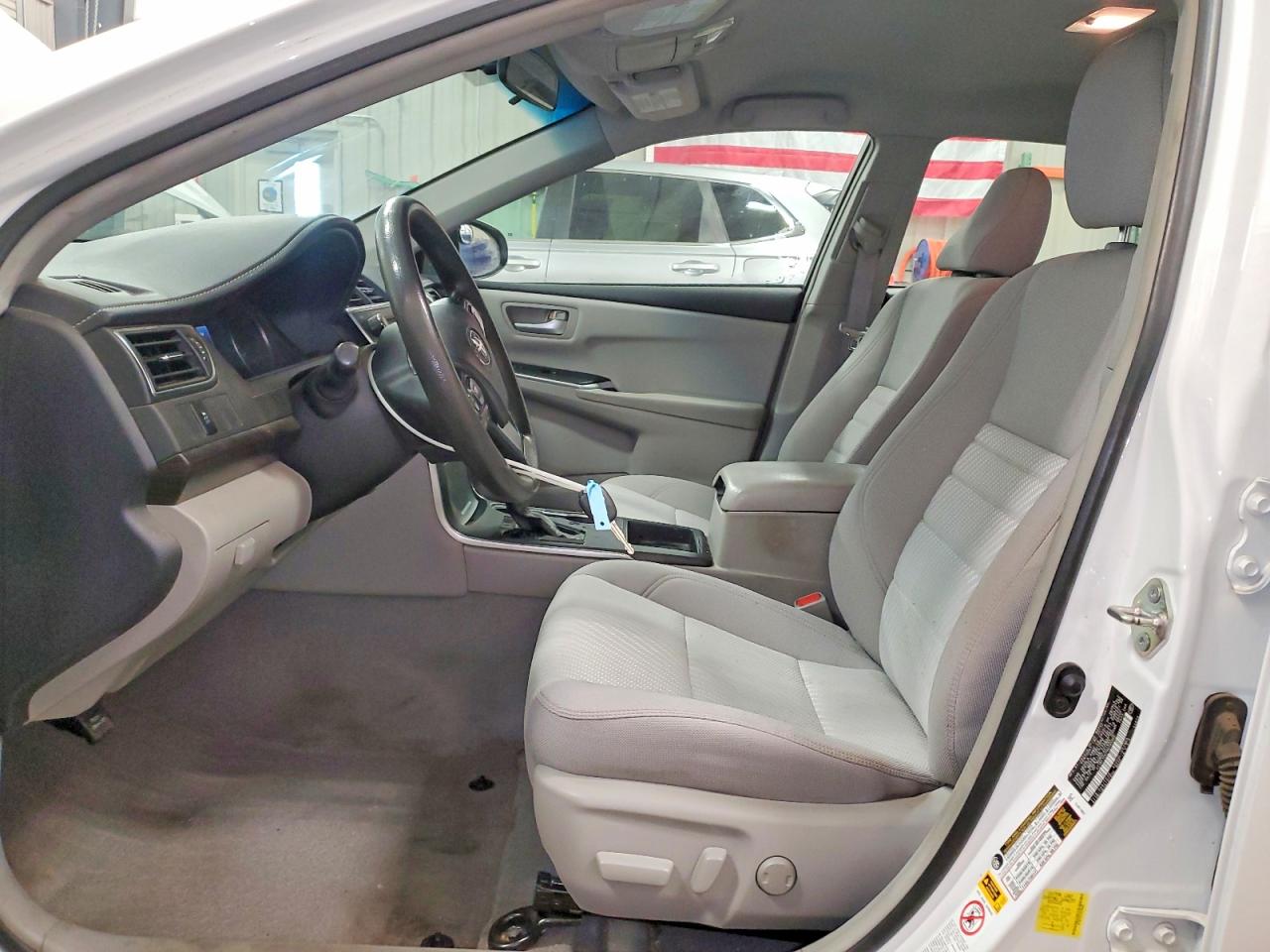 2017 TOYOTA CAMRY LE photo 7