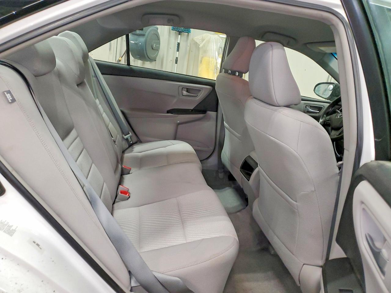 2017 TOYOTA CAMRY LE photo 10