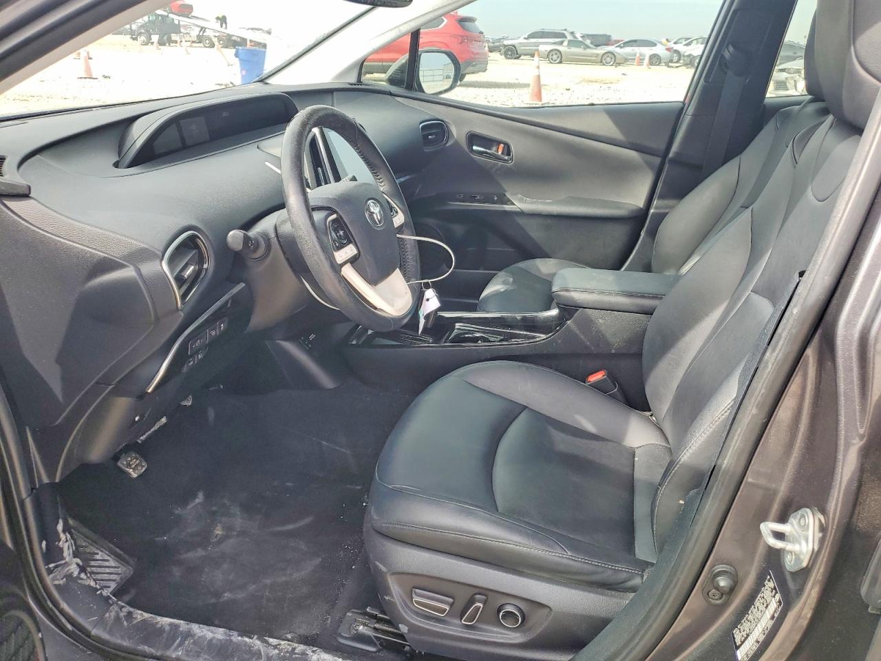2018 TOYOTA PRIUS photo 7