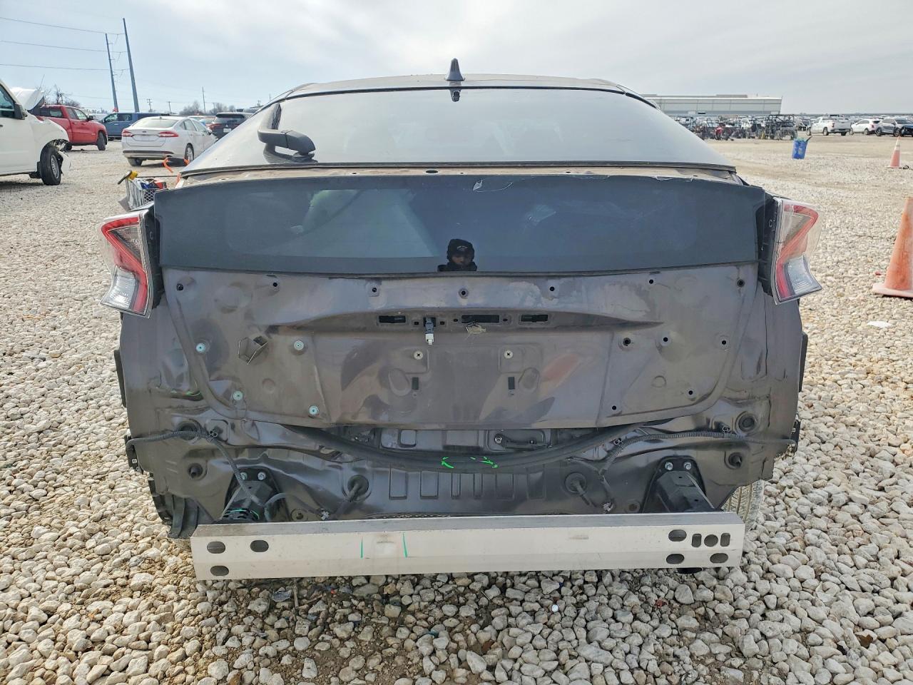 2018 TOYOTA PRIUS photo 6