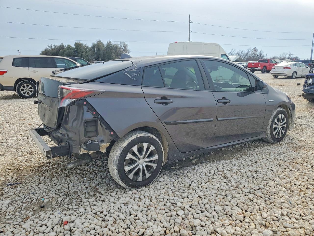 2018 TOYOTA PRIUS photo 3