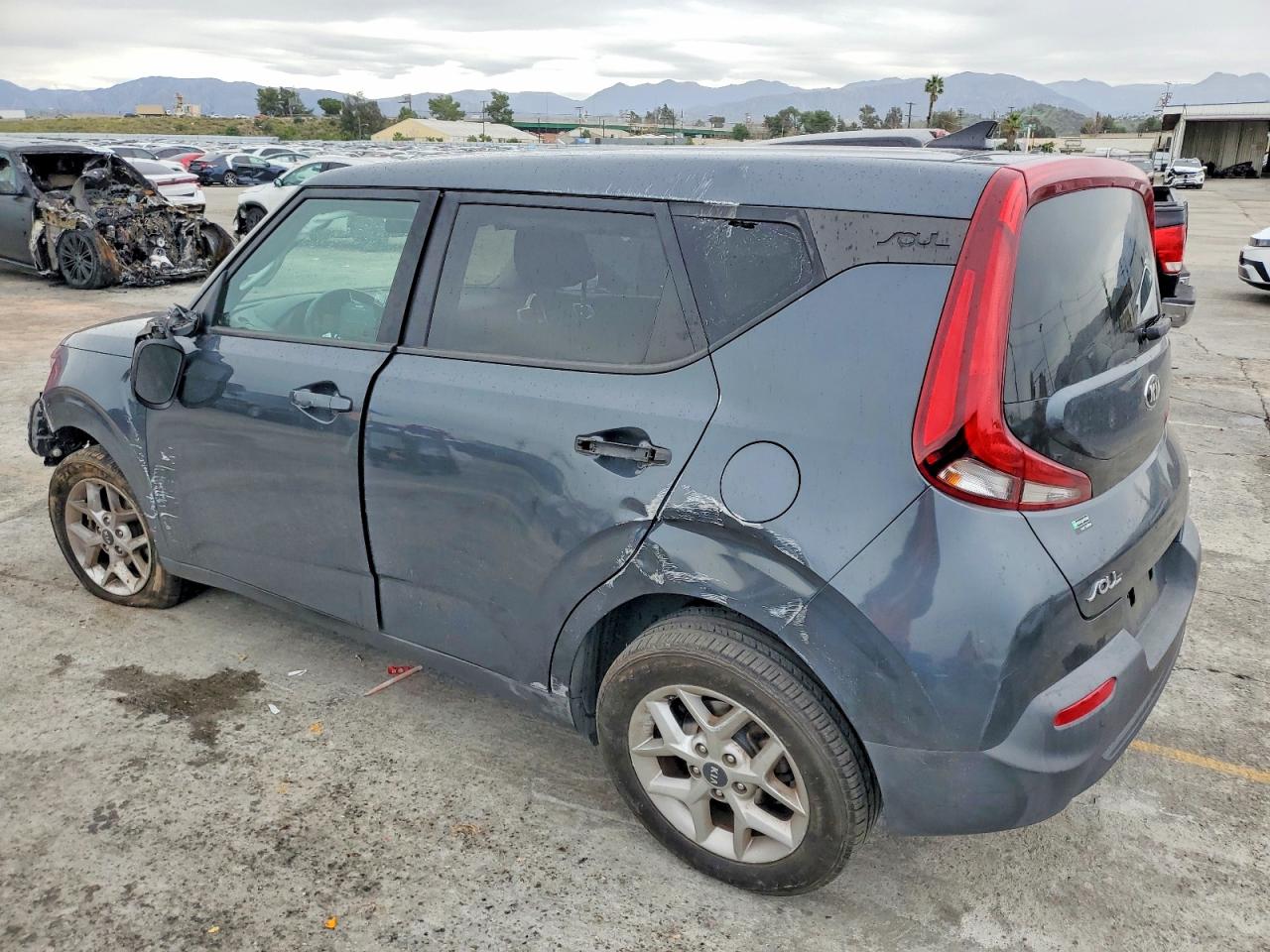 2020 KIA SOUL LX photo 2
