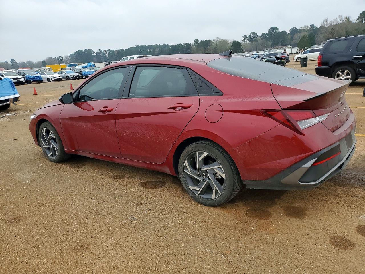 2025 HYUNDAI ELANTRA SEL SPORT photo 2