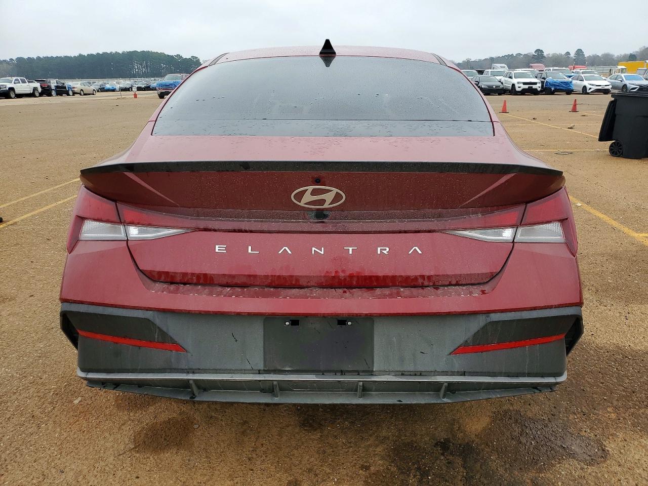 2025 HYUNDAI ELANTRA SEL SPORT photo 6