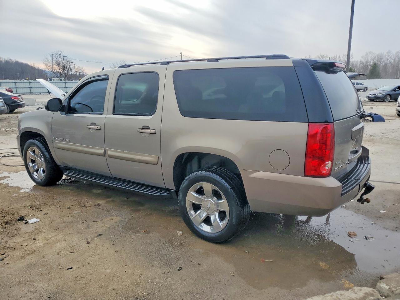 2007 GMC YUKON XL K1500 photo 4