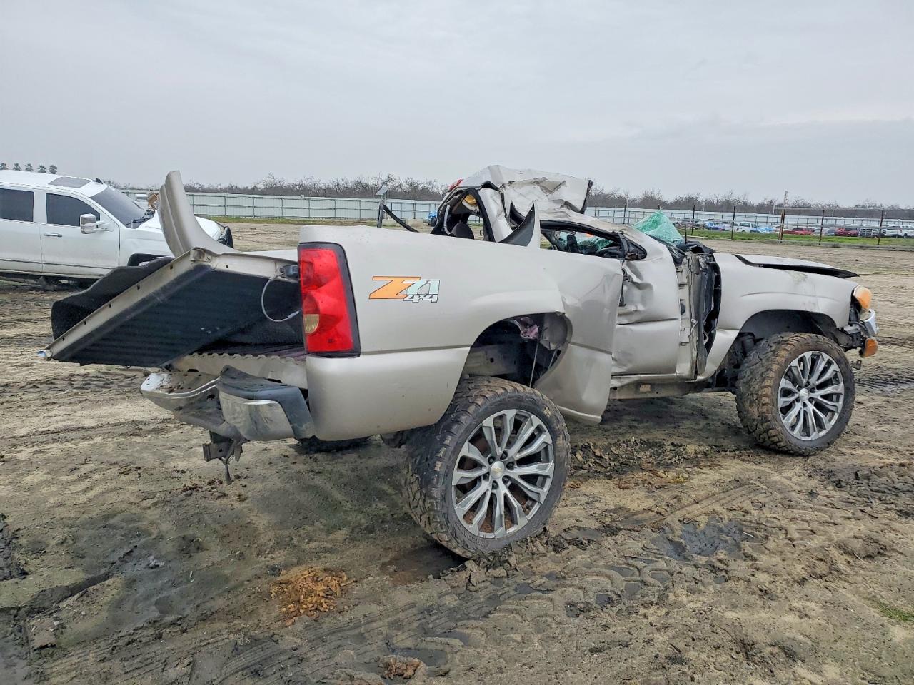 2006 GMC NEW SIERRA K1500 photo 3