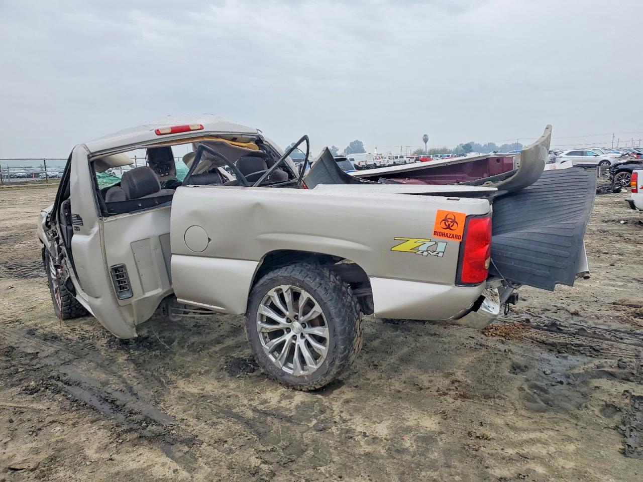 2006 GMC NEW SIERRA K1500 photo 2
