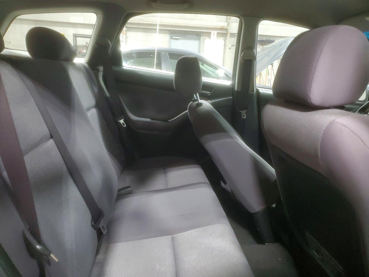 2004 TOYOTA COROLLA MATRIX XR photo 10