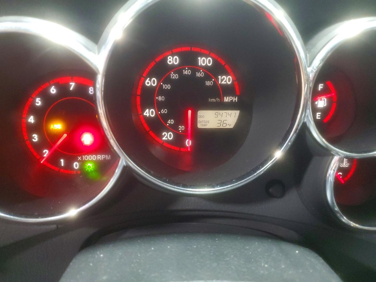 2004 TOYOTA COROLLA MATRIX XR photo 9
