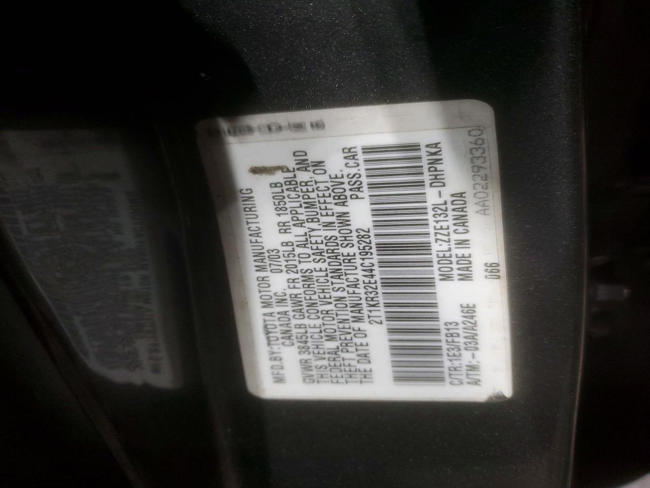 2004 TOYOTA COROLLA MATRIX XR photo 12