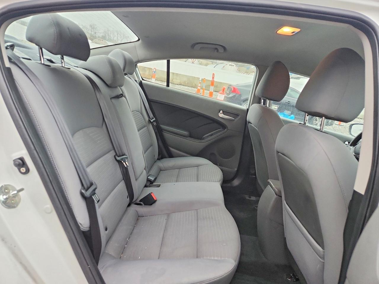 2017 KIA FORTE LX photo 10
