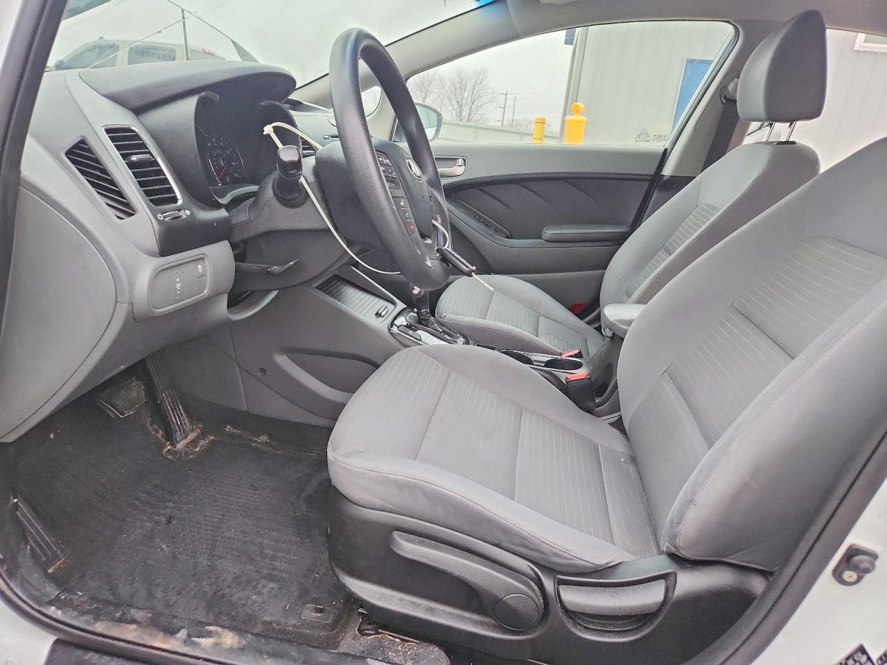 2017 KIA FORTE LX photo 7