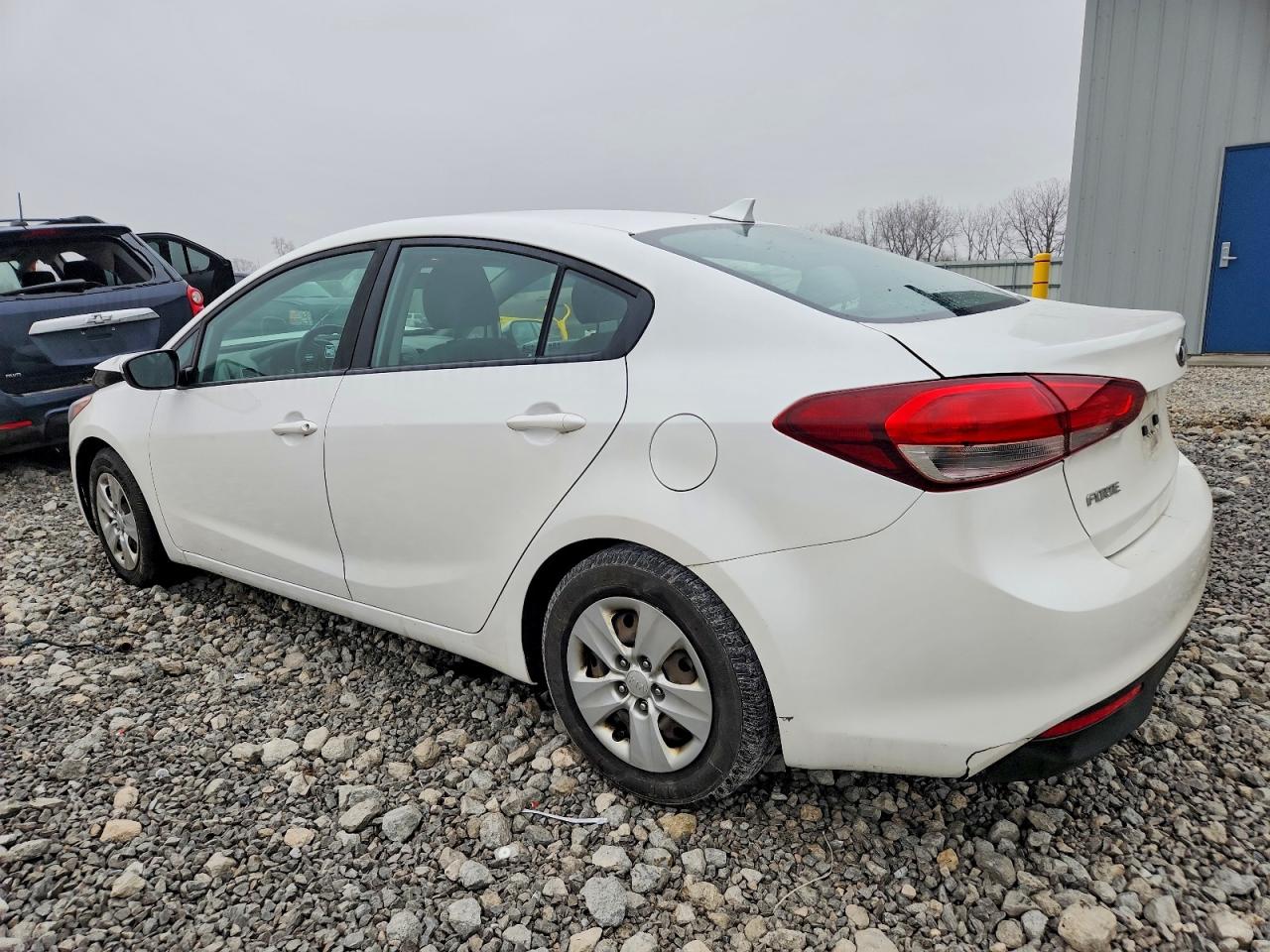 2017 KIA FORTE LX photo 2