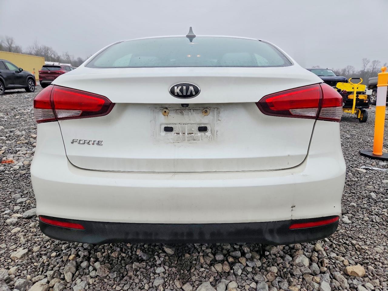 2017 KIA FORTE LX photo 6