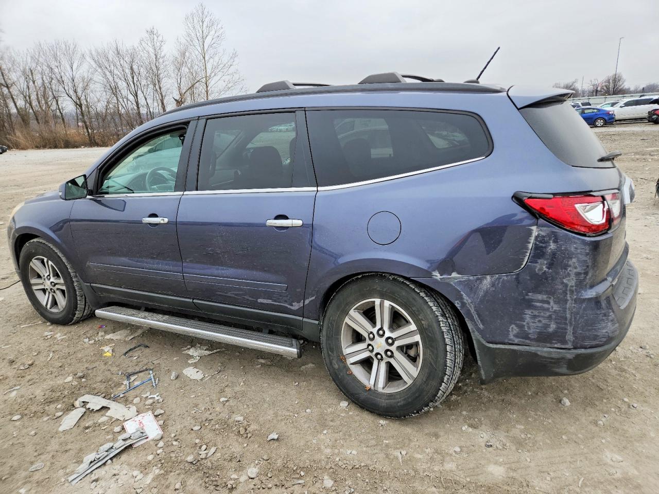2014 CHEVROLET TRAVERSE LT photo 2