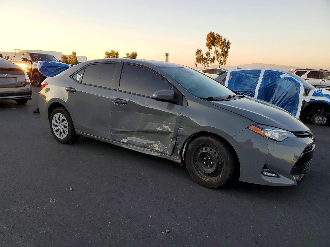 2019 TOYOTA COROLLA L photo 4