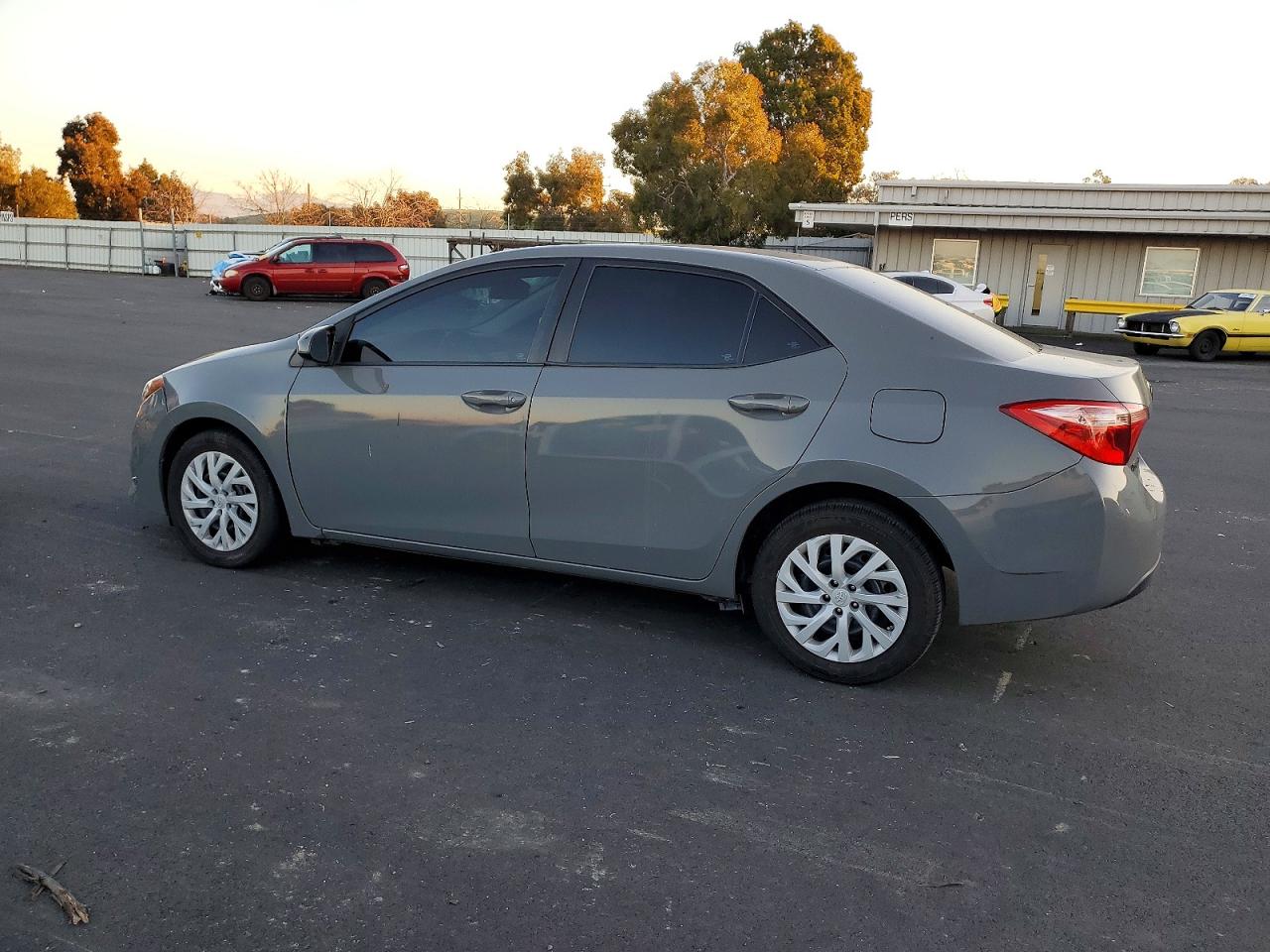 2019 TOYOTA COROLLA L photo 2