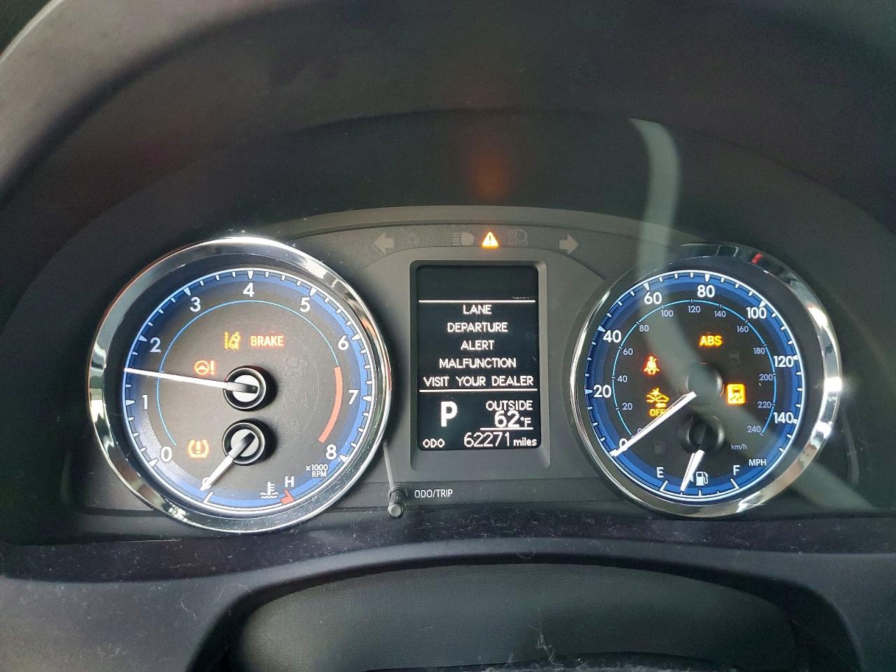 2019 TOYOTA COROLLA L photo 9