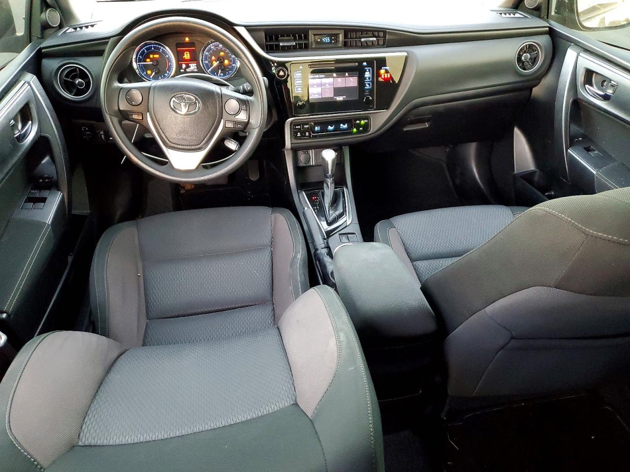 2019 TOYOTA COROLLA L photo 8