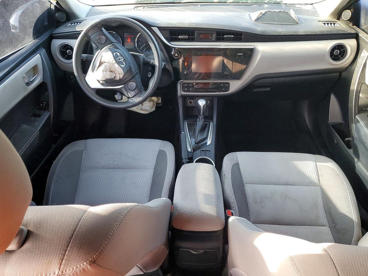 2017 TOYOTA COROLLA L photo 8