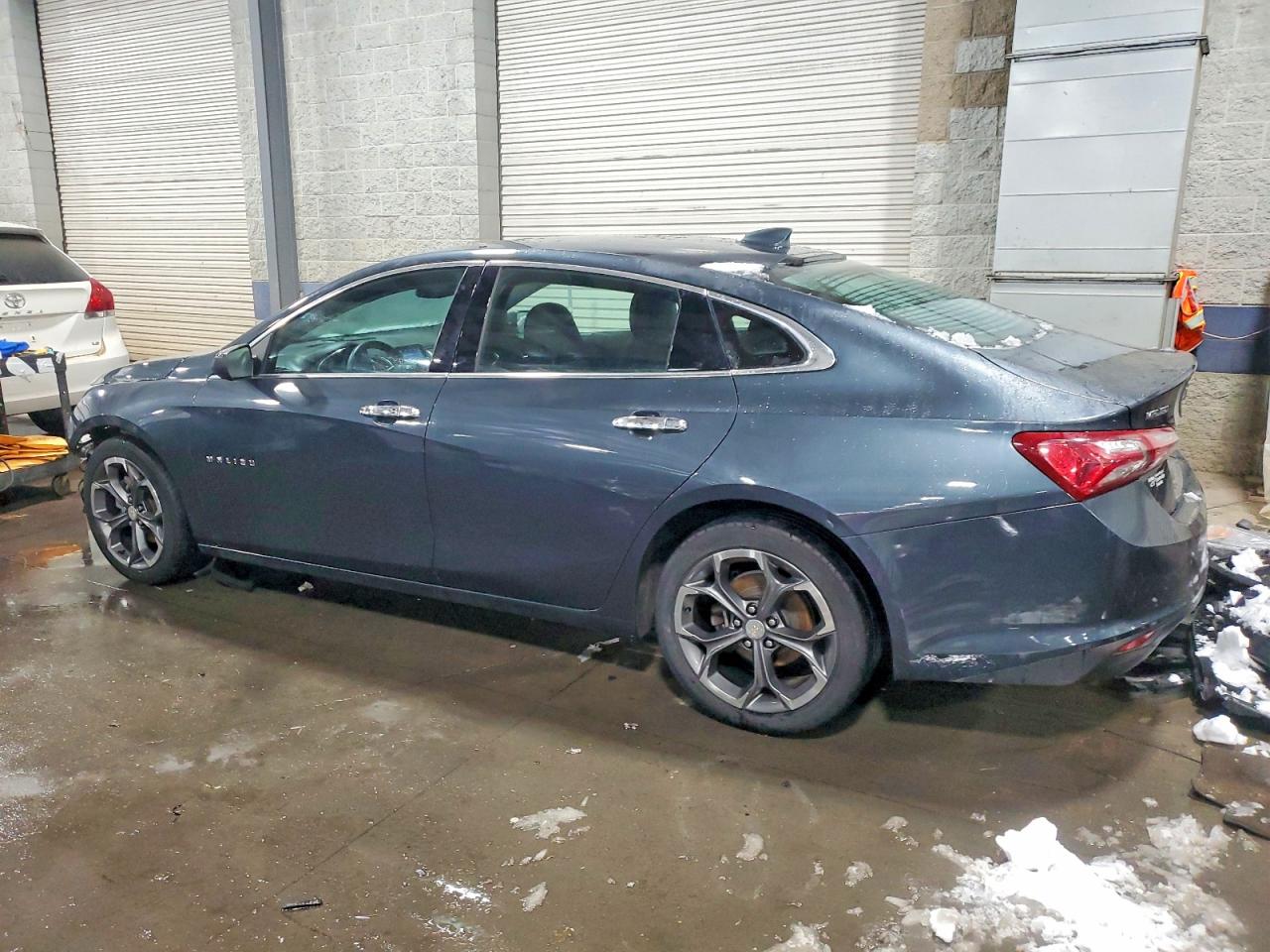 2021 CHEVROLET MALIBU LT photo 2